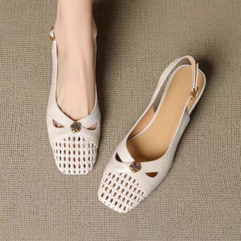Women Shoes Sandals - Women's French-style closed-toe sandals, chunky heel,