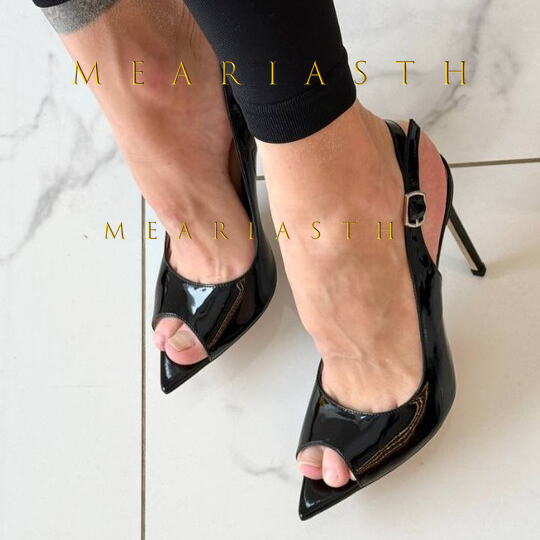 Patent Leather Sandals In Blac - Women Shoes Japanese Brand recension och pris